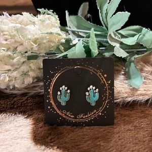 🤍New from our boutique 🤍 super cute turquoise, cactus stud!!